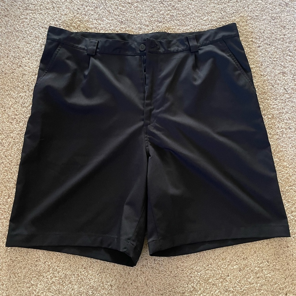Under Armour Men's Black Golf Shorts - 40R
